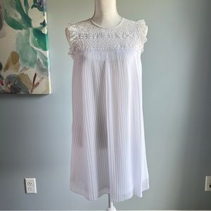 Lily Rose White Pleated Lace Yoke Shift Dress | Size Small